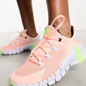 Nike training free Metcon 4 sneakers in peach